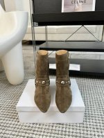 Isabel Marant 2024 Aw 秋冬经典复古短靴 西部风裸靴主宰 24Ss秀场，牛仔靴无疑是历久弥新的其一鞋款，而秋冬系列靴履则是超脱经典的出色之作