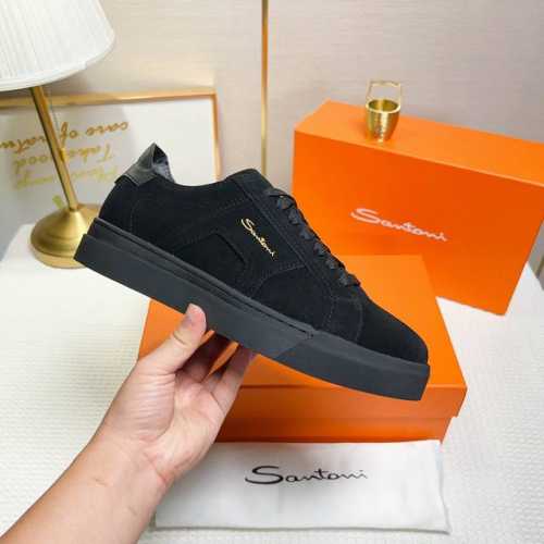 Santoni 圣东尼 这是一款男士低帮运动鞋，由意大利制造。材质与构造：采用翻毛皮制作，未加内衬且解构设计，呈现简约风格。颜色与细节：鞋身为黑色，鞋舌和鞋跟处