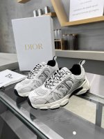冲量价 2024最新款爆款热巴同款迪奥dior全新的chrono鞋款大量银色亮面结构搭配灰色网眼材质鞋底回彈度也做了改进超轻大底脚感很赞增高了5公分最近流行的厚