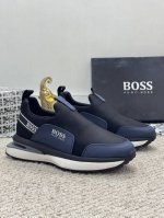出厂价 实价 Boss 运动男鞋，本款是官方主打经典款，1:1质量，原厂名师制作，采用进口布料拼接牛皮舒适透气网布内里。完美楦型，大方时尚的设计，吸引了众多消费