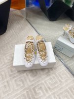 出厂370 Chloe 蔻依25Ss 早春新款绝美跟鞋 时尚界久违的极简之美 经典时尚配色 毫不费力的优雅风来袭 时髦 精致 绝美 包头尖头 开边珠外穿时尚气质