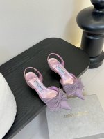 早春水晶钻扣凉鞋 拖鞋Jimmy Choo 周仰杰25春夏系列 重逢惊艳 优雅邂逅 碰撞之美 时尚国外博主同款街拍推荐 造型大胆别致 小羊皮鞋面 搭配钻扣 时髦