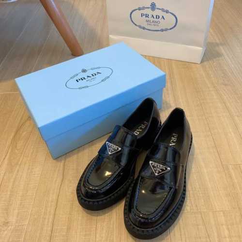 橙子出厂价 PRADA 普拉达 经典三角标休闲乐福鞋单鞋 复古小皮鞋材质：亮面、哑光码数：35-40