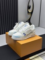 工厂直销 顶级版本 LV-路易威登-经典走秀新款空胶工艺 原版1：1开发复刻！！上脚非常舒适 奢侈用料，做工精细，中底印有欧洲制造英文字母鞋面由意大利进口小牛皮
