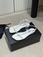 小众潮牌 jilsander 吉尔桑达2025春夏新款简易带子小方头平底凉鞋这款凉鞋真的太性感漂亮了，简单又不失时髦的设计 矮跟上脚舒适不累脚，轻松拿捏法式的优