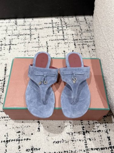 顶级版本 代购级 Loro Piana L 新款英伦夹脚拖鞋 凉鞋 咱家做是全羊京 不是市场磨砂材质哈 原来这就是传说走两万步都不会累脚的夹脚凉鞋把颜值和脚感都