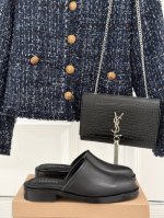 厂价380 lemaire 25Ss春夏新品半拖 夏天最值得入手的简约单品 自带高级气场的拖鞋 也非常容易驾驭非常舒适好穿！ Go 材质： 鞋面采用原版定制材质