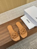 loewe 25夏季限定镂空拖鞋，三色可选，码数34-43 价格：橡胶底P200 真皮底P250