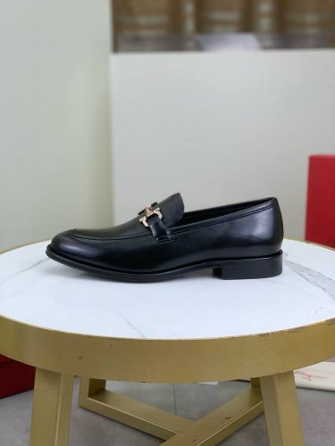 工厂价 顶级品质 真皮大底系列 Salvatore Ferragamo 菲拉格慕商务正装皮鞋，1:1顶级代购品质，鞋面采用进口精选顶级小牛皮，内里垫脚均用进口顶