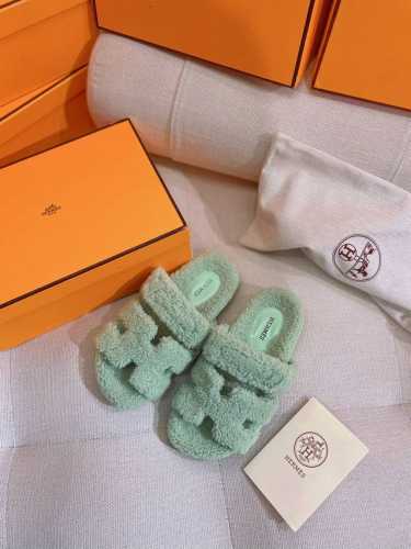 上新h牌 秋冬新款羊羔毛h型chypre平底毛拖鞋~超温暖羊卷毛二舅鞋 顶级原单版市面最高版本 顶级奢华泰迪毛毛系列，经典的h型贵妇名媛设计，秋冬必入~上脚是真