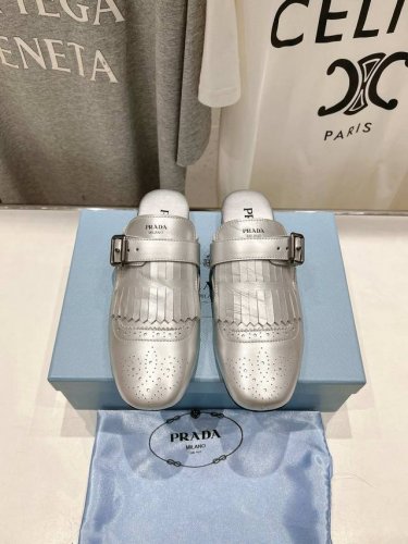 高版本出厂 半托Prada*普拉达2025Ss春夏专柜新品 布洛克复古流苏平底单鞋乐福鞋～帅气百搭，时尚感满满！上脚超级舒适，非常好驾驭一款鞋子 Hk原版购入，