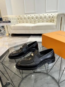 Louis Vuitton 路易威登 -高端品质 原单 -鞋面：进口头层牛皮 -内里：水染小牛皮 -大底：原版真皮大底成型大底 -超高品控 做工精细：凸显 高端