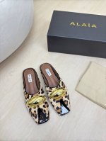 个性五金扣件 真皮 25平底拖鞋 alaia 拖鞋来自巴黎 豹纹马毛 一见倾心 P390 纯手工 高级 经典 阿莱娅还有另外性感的一面 配上不同款式，不同风格都
