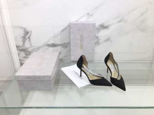 Jimmy Choo 吉米周 水钻链饰黑麂色皮凉鞋 鞋面原超版细腻麂皮，手无感敌；内里垫及脚进口羊皮里；意利大真皮鞋底；中底包跟采真用皮 跟高：6.5Cm 8.