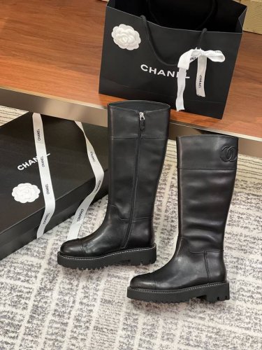 CHANE※小香长靴本季秋冬季必备单品！！厚底长靴马丁靴版小红书力推款，怎么搭配都好看，时髦精必备，香奈儿女士钟爱简约又难以抗拒系搭配展现与众不同的穿搭风格、自