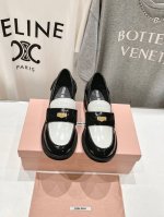 高版本出厂 Miumiu 缪缪24Ss新款 大热走秀款 幸运币系列高跟乐福鞋 出现在各大时装杂志封面 各路明星、小红书博主特别钟爱，幸运金币搭配更显亮眼，复古上