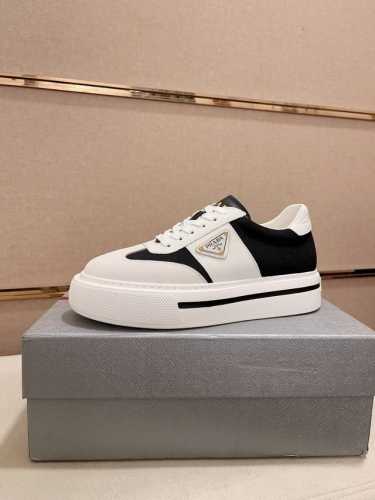 工厂价 高版本 高品质新款prada 普拉达 专柜同步上市， 新款男鞋、面料精选高科技滴胶工艺制作而成 内里:全牛皮内里 高端气垫开模防滑橡胶大底，精美线条、简
