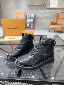l 顶级代购 路 炸街男神超人气高帮靴子厚底增高皮鞋来袭专柜同步，鞋面意大利原版进口牛皮，高品质压花复杂工艺完美复刻，进口牛皮内里垫，鞋底：原厂特供原版底，独家