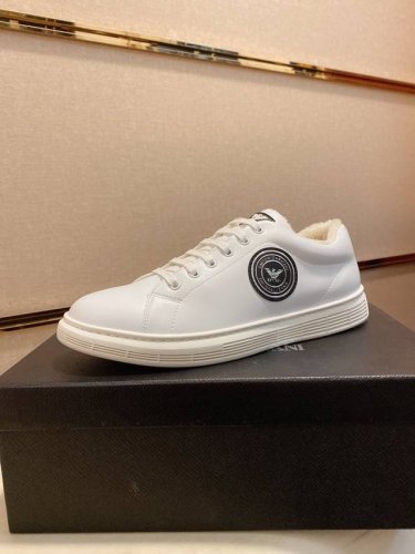 出厂价 Armani 阿玛尼 官网同步最新款鞋面采用进口胎牛皮，绒毛内里，橡胶大底，顶级手工一针一线做工精细绝对满足那些追求高奢品质的完美主义型男 38 44码