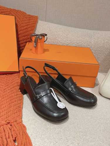 Hermes Infinie 50高跟鞋系列 时尚又百搭 超级舒服 每个细节都做到极致 原版定制nappa小牛皮 内里混种羊皮 原版私模鞋跟 跟高 5Cm 大底