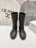 高版本出厂 Celine 赛琳24Ss夏季网红明星爆款雨靴系列 入手一款本季颜值爆表雨靴，国内专柜个位数限量，不是vic完全是拿不到的，我真是太幸运了，真是大爱