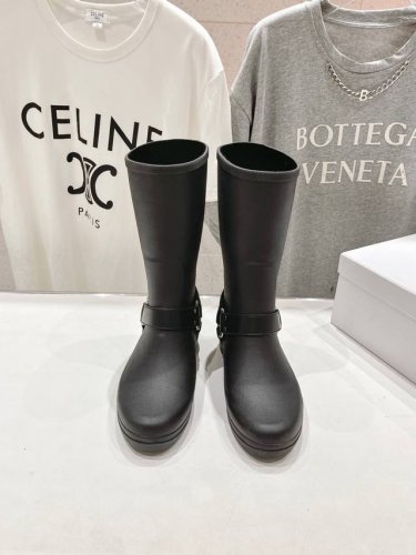 高版本出厂 Celine 赛琳24Ss夏季网红明星爆款雨靴系列 入手一款本季颜值爆表雨靴，国内专柜个位数限量，不是vic完全是拿不到的，我真是太幸运了，真是大爱