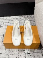 Louis Vuitton 25 Swing最新 粗跟玛丽珍涼鞋 简约精致，高级感满满，尽显优雅气质～ 上脚超好看，拉满了夏日美鞋绝绝子啊 鞋面：进口牛皮 漆皮