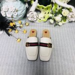 1909-1白 ,34-40码 34定做不退换 拖鞋：原板1比1开模，面料:米色牛皮1:1订制，内里垫脚杏色牛皮，原版古铜金gg扣，意大利原版真皮大底［内配合格