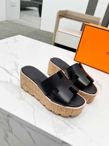 Hermès ，版型做工材料升级。Hermes市场最高版本纯手工鞋 顶级产品爱马仕松糕鞋 早春新款原版一样， 师傅级纯手工打造 ！高端定制，独家产品，行业最高版