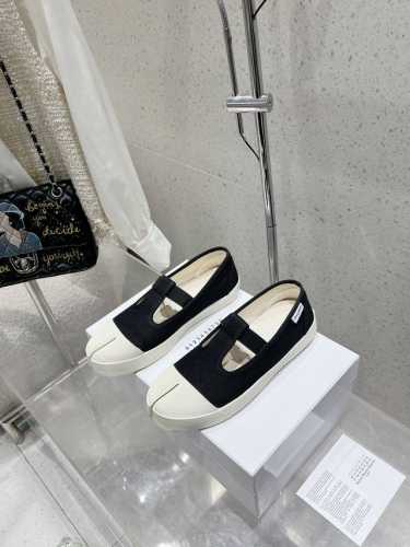 布面 皮面 涂鸦 Maisonmargiela马吉拉 分趾休闲鞋 不容错过的时尚单品 简单又有格调的美 跑量扛把子，分趾必入单品 时尚减龄神器 随性率真的感脚