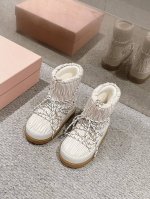 顶级品质 Miumiu 24Ss New Arrival～ Miu家2024秋冬新款雪地靴棉鞋 缪缪最好看的棉鞋，没有之一 鞋底有一定的厚度，增高效果很错 系带