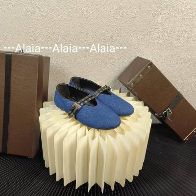 24年新款alaia阿莱亚法式芭蕾舞单鞋平底鞋 Alaia大热门平底鞋，好看又好穿 今年超火的alaia玛丽珍芭蕾舞鞋已出货！明星人手一双。超舒服好穿的平底鞋！
