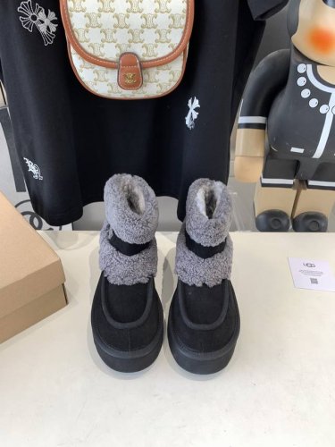 出厂价 Ugg最高版本官网同款雪地靴机车靴：超显瘦显腿长。款式百搭时尚： 面料： 皮毛一体 内里和垫脚：澳洲进口纯百分之百的全真羊毛 大底：原版开模橡胶底.超级