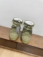 布面 顶级版本moon Boot Vs秋冬最新款复古雪地靴 时髦人都在穿moon Boot雪地靴如果你难以接受ugg的复兴那现在有一款更另类的雪地靴又杀回来了，