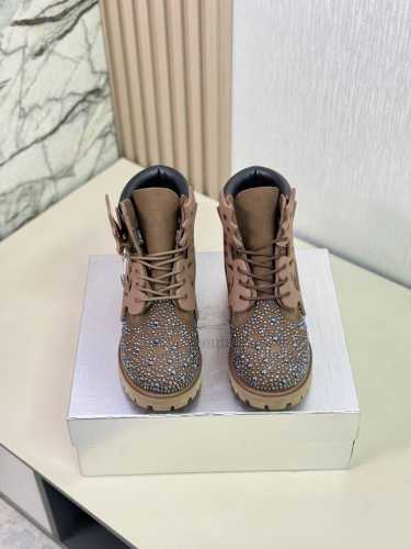 顶级 不要面罩少20.情侣款size:35-45.Timberland 早秋 添柏岚 大黄靴，珍珠和钻石点缀爆款 女款众多明星上脚 多组穿搭 秋冬限定款 专柜非