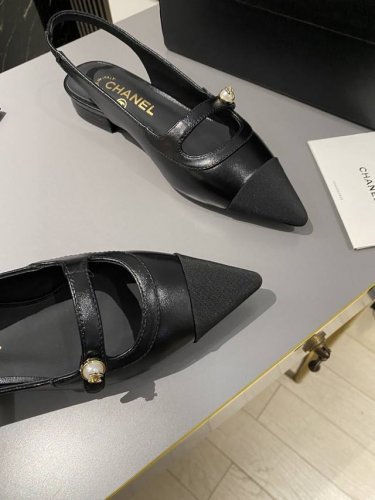冲量价 小香2024春夏新品 ～～～市场最高版～～～同原版1：1复制！非市场普通版本。 面料：羊皮 内里：羊皮 大底：意大利皮底 跟高：1Cm 码数：35-39