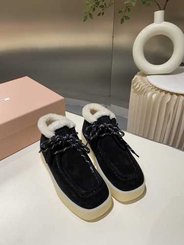 出厂价毛里 线里 Miumiu 缪缪 秋冬走秀款 系带厚底加毛内里乐福鞋 经常出现在各大时装杂志封面 各路明星、小红书博主都有钟爱，搭配五金logo更显优雅，上