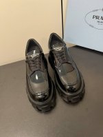 男款50Prada普拉达三角标情侣系带厚底乐福鞋 白色不做男款 原版1:1定制，今年最潮的三角标一脚蹬英伦风复古情侣小白鞋，众多网红上脚，这款鞋，牛皮拼色，注塑