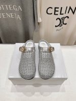 高版本出厂270 Chloe/克洛伊2025Ss新品火爆款勃肯穆勒拖鞋半包拖 包裹感很好，舒适度满分显得脚型秀气舒展！全手工穿线，皮质饰边，精致细节，帅气百搭！