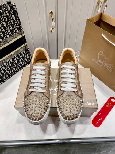 橙子出厂价P ，男码10 定制款 Christian Louboutin Cl低帮板鞋系列 铆钉 水钻 运动鞋休闲鞋红底鞋 情侣款 定做时间较长，请耐心等待！