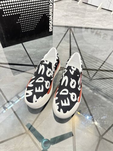 售 价: ￥ 商品商标：Dsquard D2次方* 一脚蹬正码码数: 35-44 可订做45.46. 商品材料：鞋面专柜原版材料，羊皮内里，原版大底。编 号：8