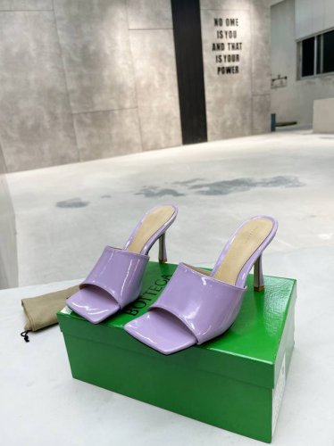 Bottega Veneta实拍新款高跟凉拖 7色 35到42现货。出厂价，橡胶底 ，真皮底190