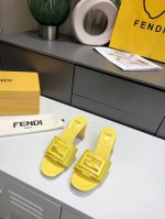 最新夏季爆款fendi芬迪凉鞋，专柜原装正版，面料：头层牛皮，内里头层羊皮，橡胶底 真皮底 ，35 -42码欢迎下单，