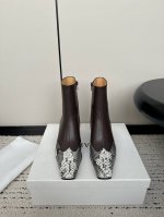 Khaite 小众潮牌 23Ss新品平跟小方头裸靴侧拉链短靴！ 时髦极小简方头搭配平跟的设计 潇洒百搭而且脚感很稳 而且在搭配上不用多做思考 连衣裙和小短裙都非