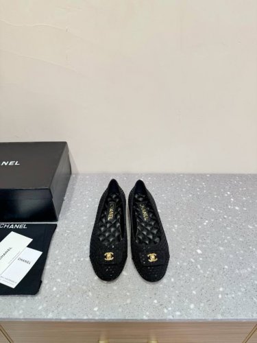 Chanel 24Ss秋冬新款 万年经典 圆头 芭蕾舞 单鞋 好品质不多 真正做到随便进出专柜无压力 无论楦型、皮料选择、制造工艺都是正品工艺，十分考究。 面料