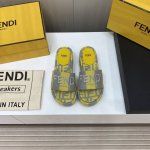 出厂价 顶级版本 Fendi芬迪 新款sunshine系列 Ff老花 坡跟 厚底 一字 凉拖鞋 原版购入开发 做货 宽带厚底凉鞋。棕色pequin条纹布料材质。