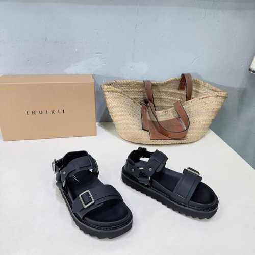 高品质出厂 ！小众潮牌Inuikii 25春夏新款水台厚底五金扣罗马沙滩凉鞋！ 设计师把新一季的经典罗马凉鞋改为舒适为主，今年的鞋面材质改为了进口的小牛皮鞋面，