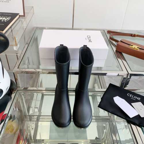 Celine雨靴新色 21FW 走秀最新发布仿佛真的走进了城堡开始期待着秋冬很好看，舒服又轻便 真的推荐码数:35-40