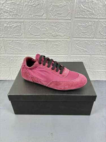 工厂价： 普拉达 Prada 市面上最高版本原版1:1复制鞋面：丝绸反绒内里：羊皮大底：橡胶大底码数：35-44101112