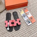 Hermes 爱马仕h拖鞋oran凉鞋系列时尚又百搭 超级舒服 每个细节都做到极致 原版swift小牛皮 原版1:1独家私模鞋面 原版真皮沿条大底 包装 每对鞋